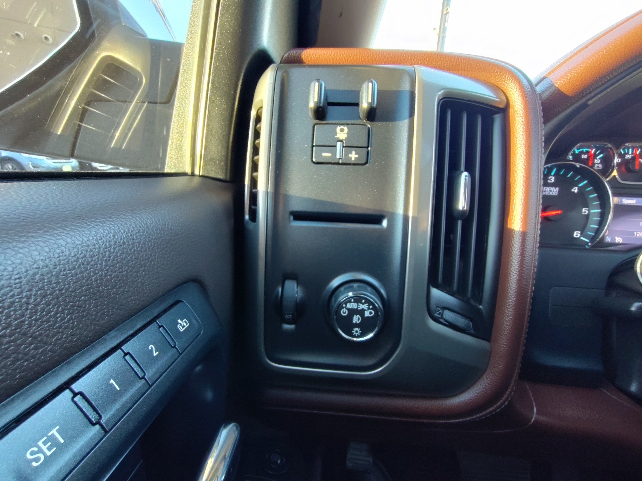 Chevrolet Silverado 1500 High Country Crew Cab 2WD 2014