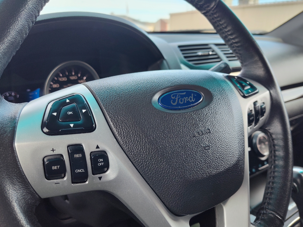 Ford Explorer Limited FWD 2013