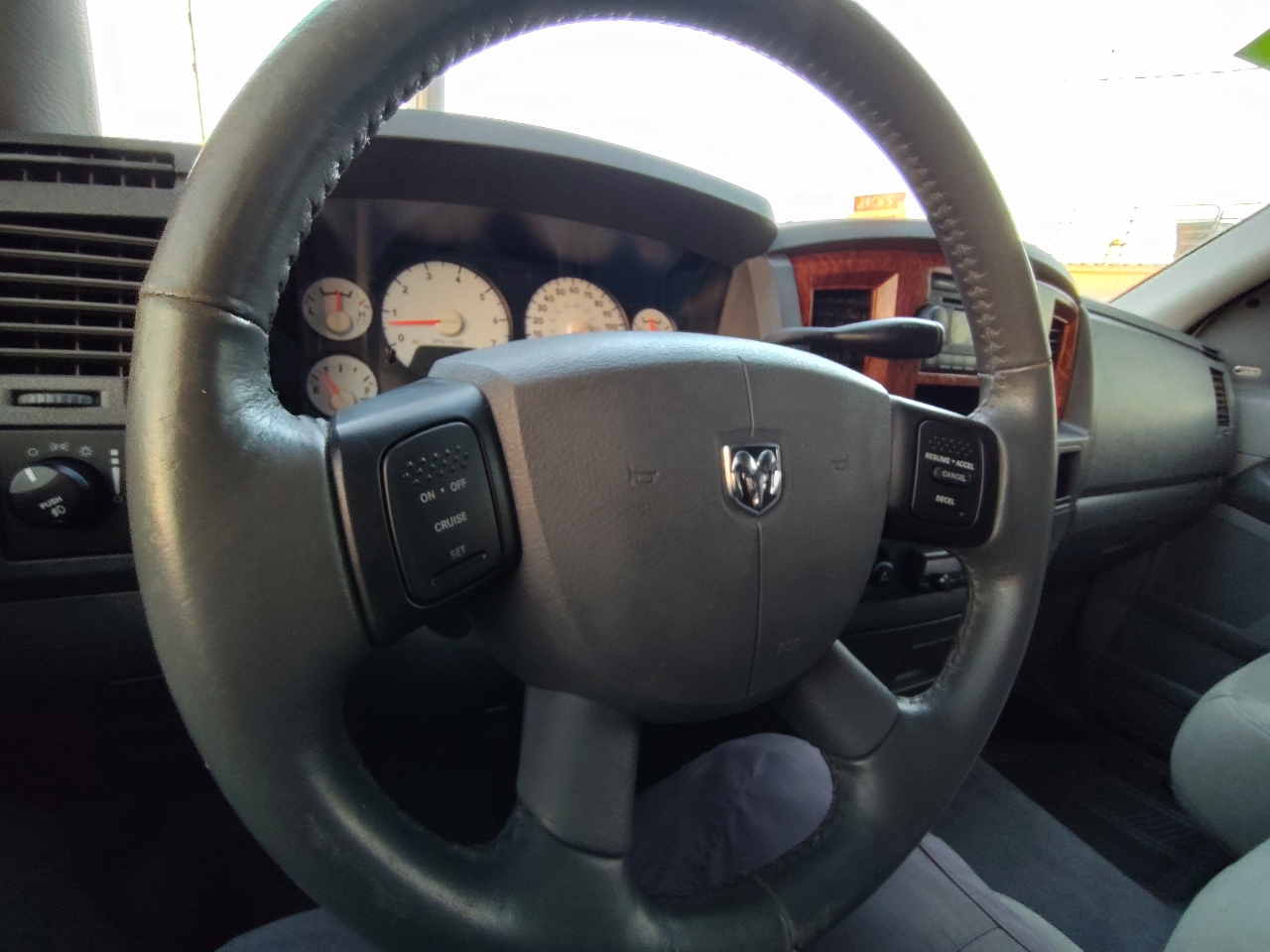 Dodge Ram 1500 SLT Quad Cab 4WD 2006