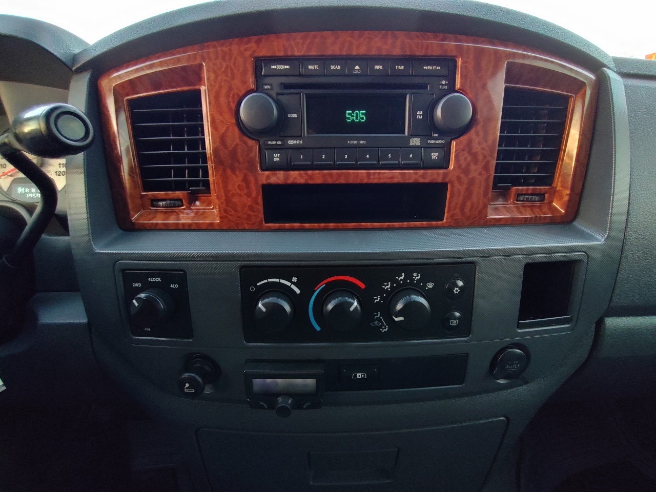 Dodge Ram 1500 SLT Quad Cab 4WD 2006