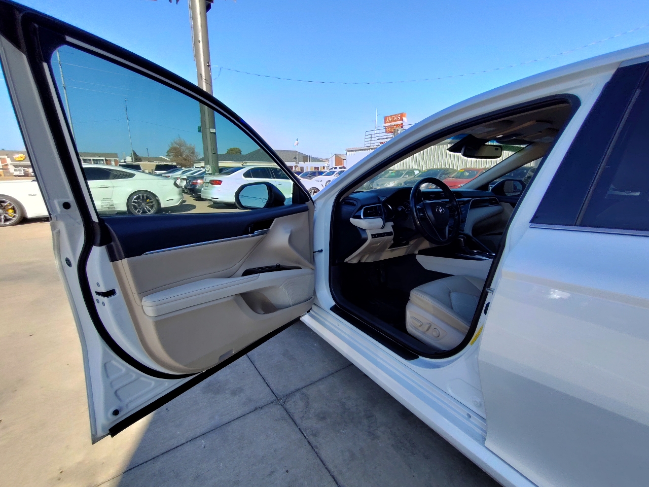 Toyota Camry Hybrid  2018