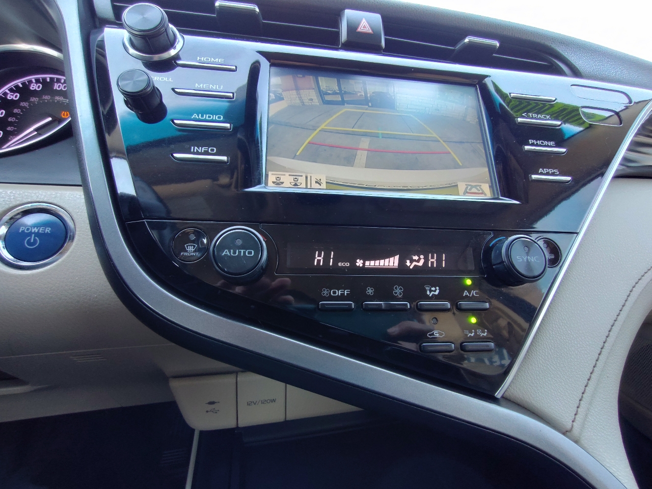 Toyota Camry Hybrid  2018