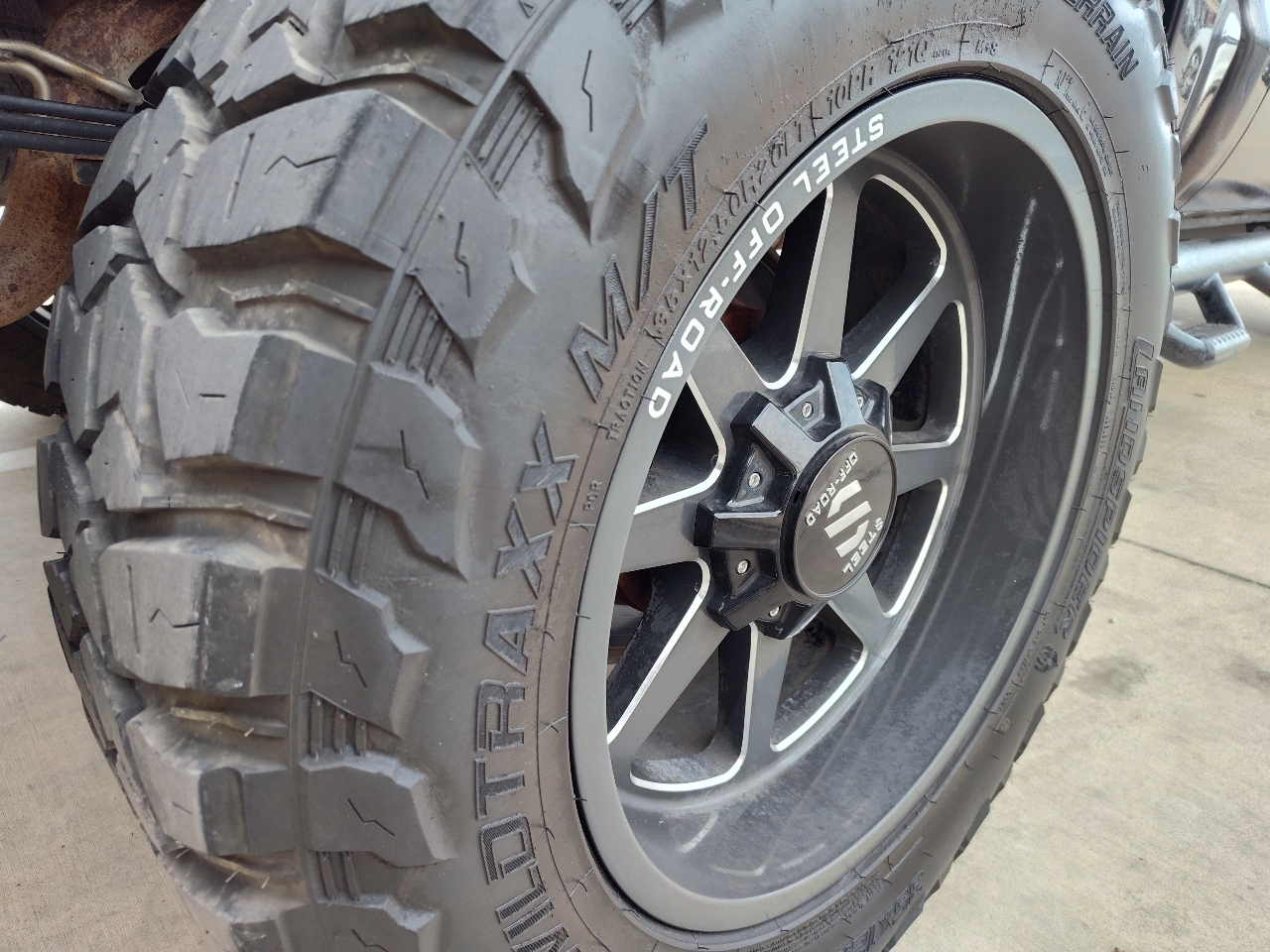 Toyota Tundra Limited 5.7L FFV CrewMax 4WD 2012