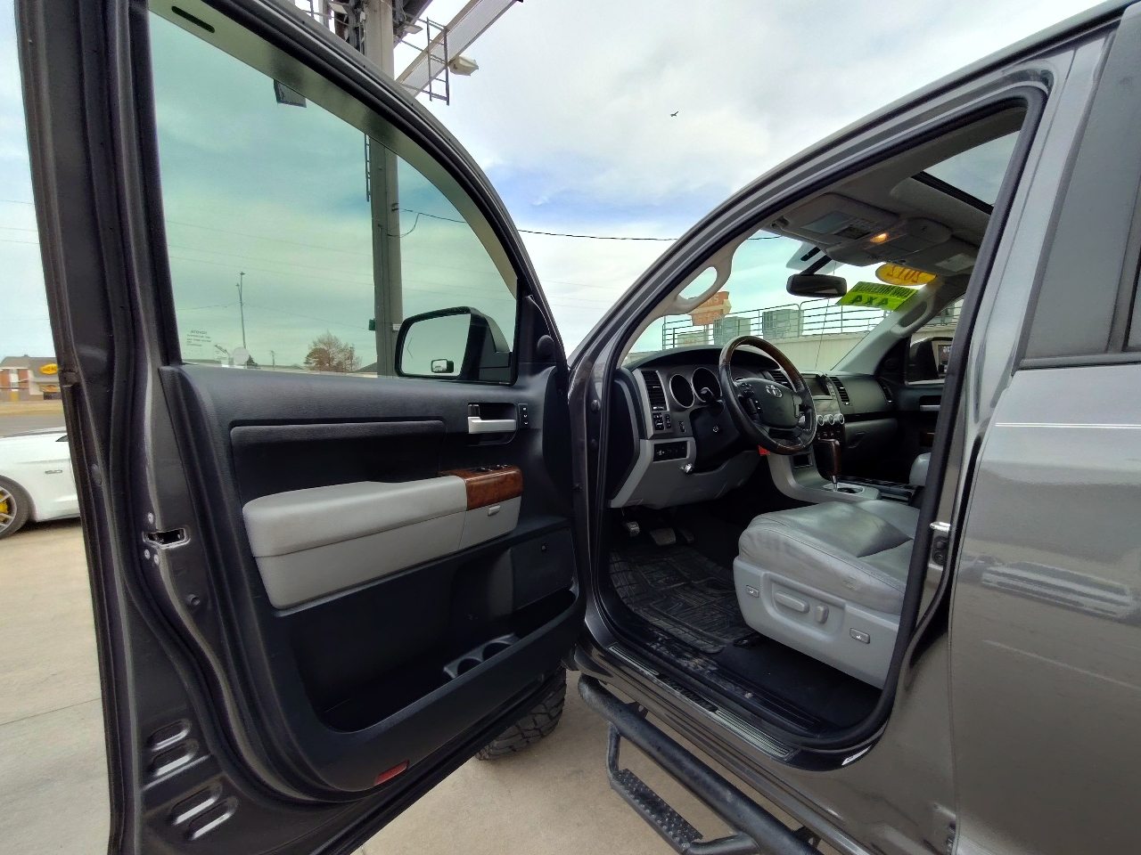 Toyota Tundra Limited 5.7L FFV CrewMax 4WD 2012