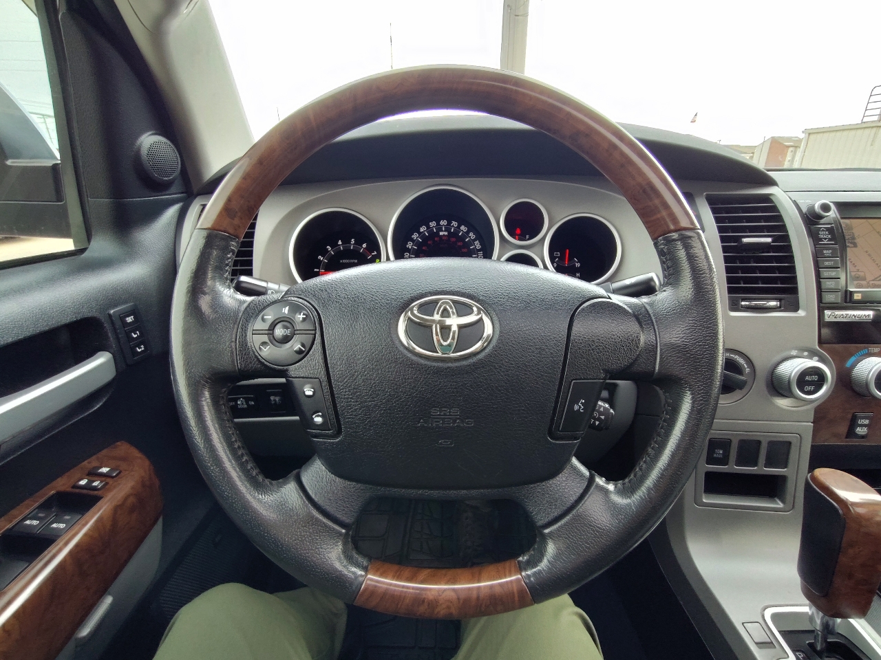 Toyota Tundra Limited 5.7L FFV CrewMax 4WD 2012