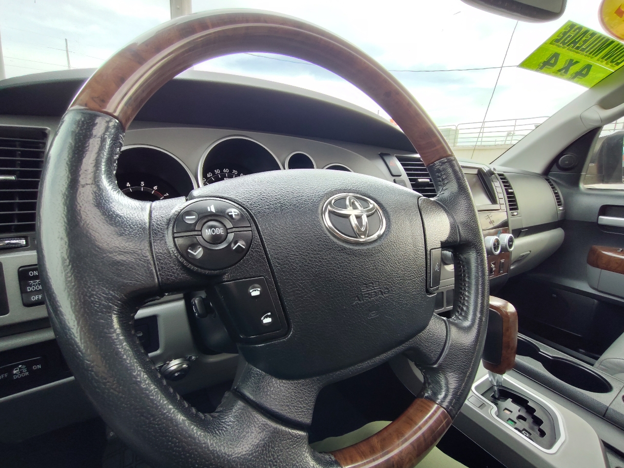 Toyota Tundra Limited 5.7L FFV CrewMax 4WD 2012