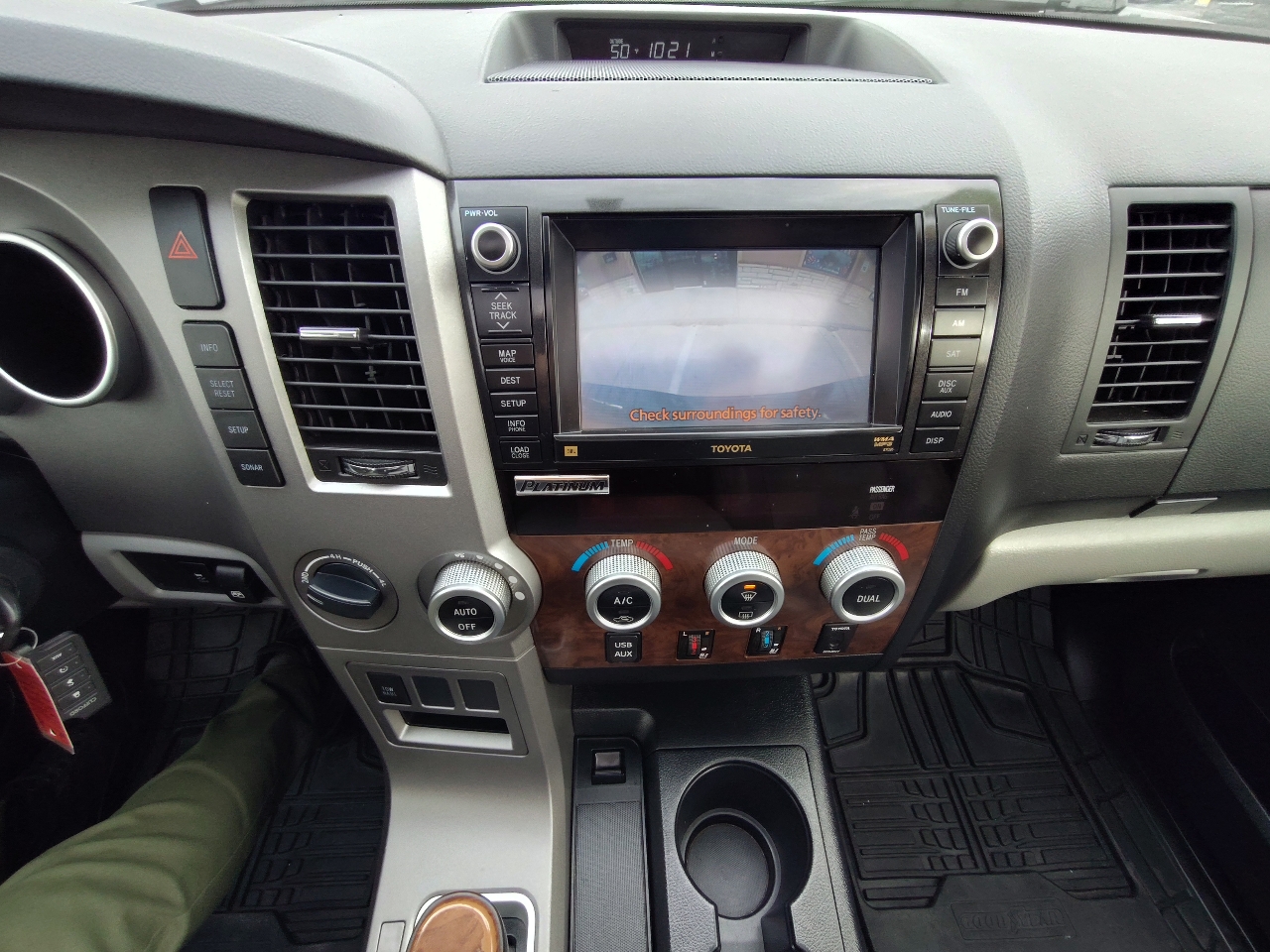 Toyota Tundra Limited 5.7L FFV CrewMax 4WD 2012