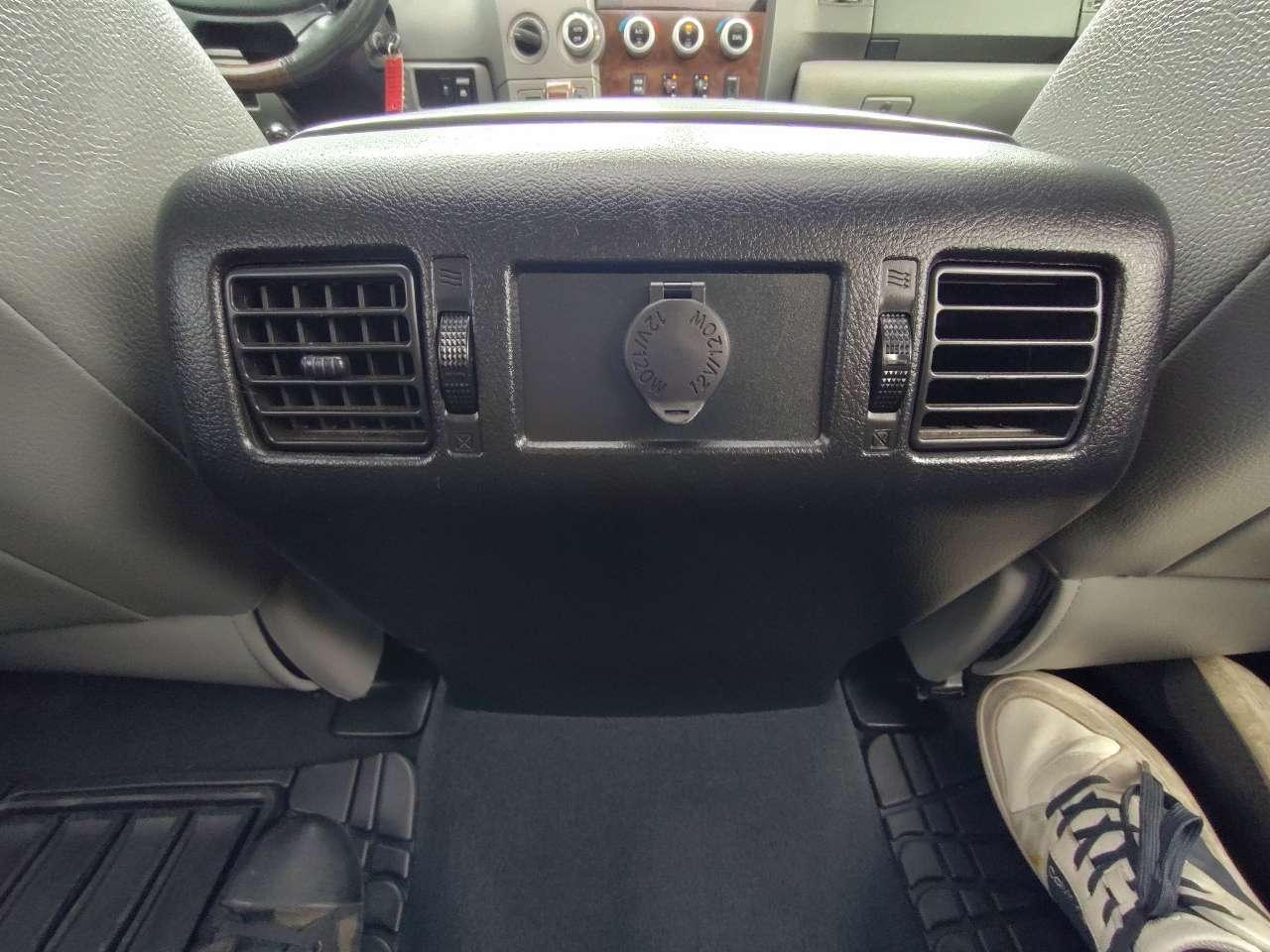 Toyota Tundra Limited 5.7L FFV CrewMax 4WD 2012