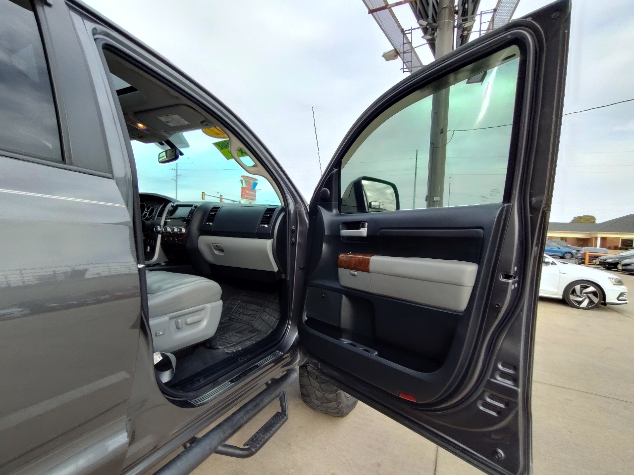 Toyota Tundra Limited 5.7L FFV CrewMax 4WD 2012