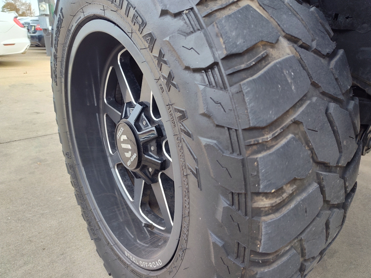 Toyota Tundra Limited 5.7L FFV CrewMax 4WD 2012