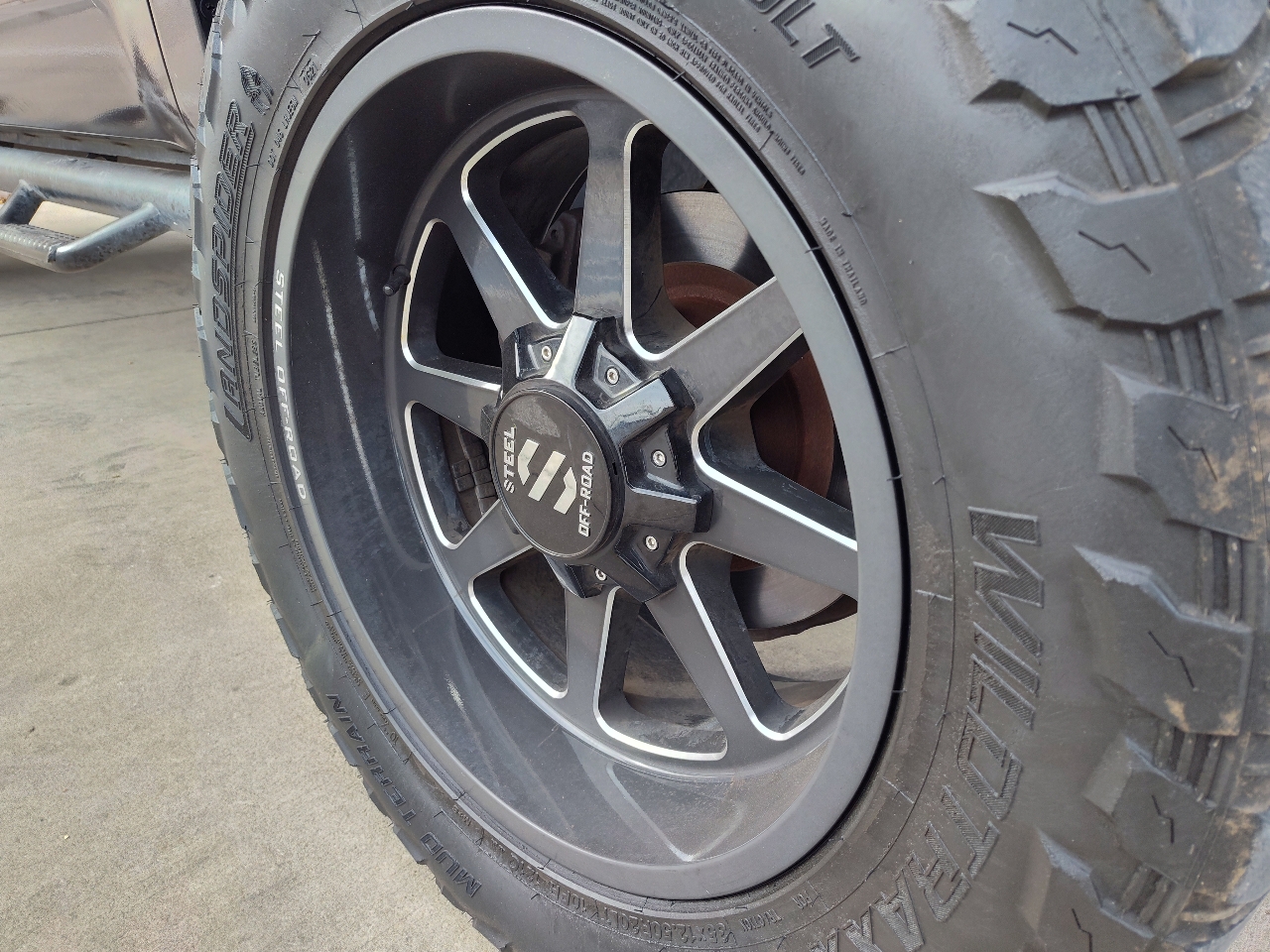 Toyota Tundra Limited 5.7L FFV CrewMax 4WD 2012