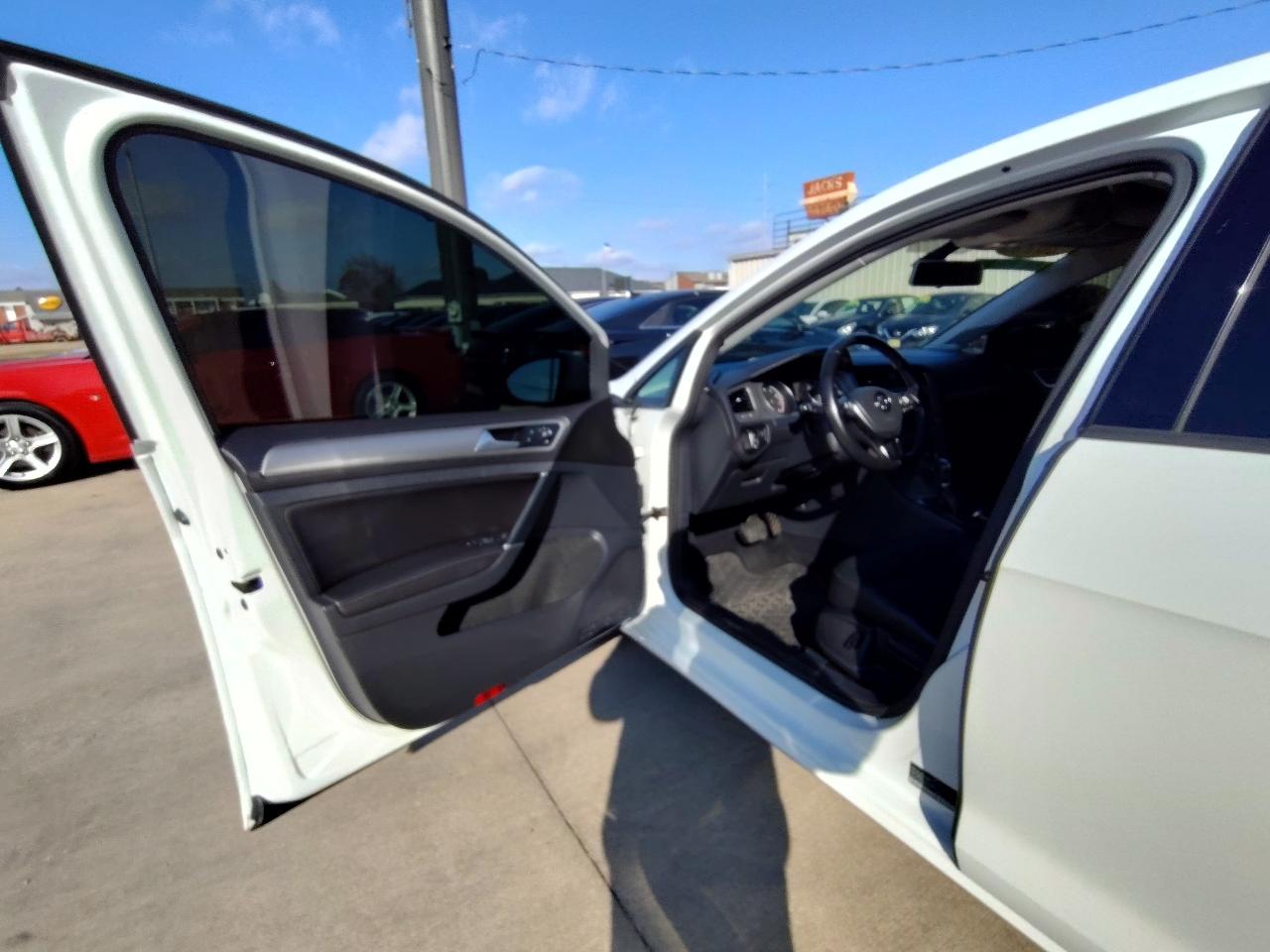 Volkswagen Golf  2016