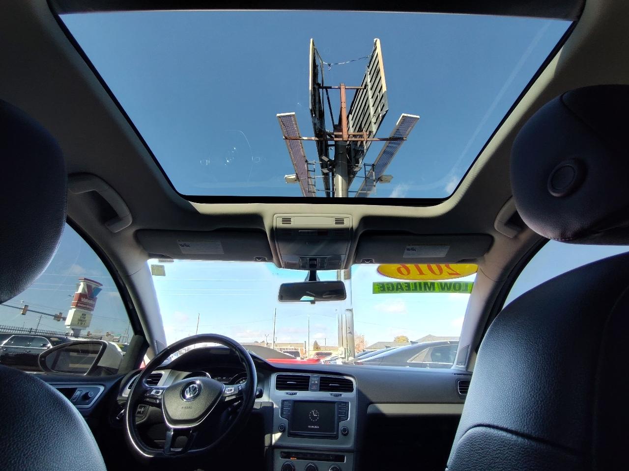 Volkswagen Golf  2016