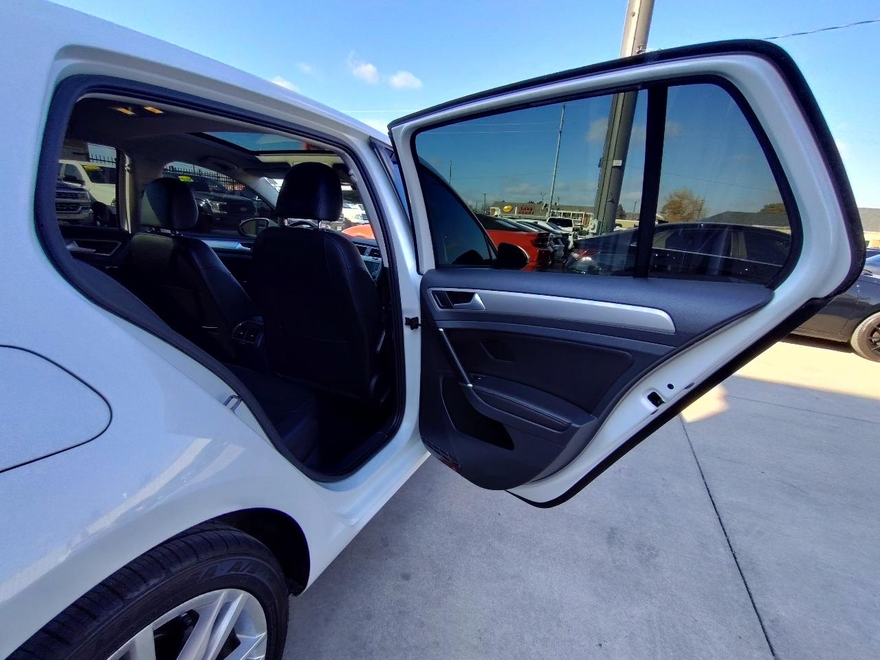 Volkswagen Golf  2016