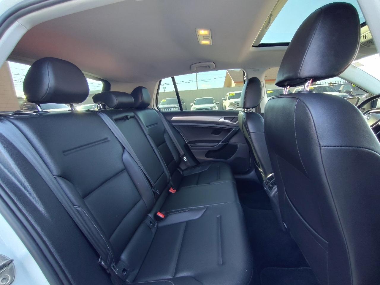 Volkswagen Golf  2016