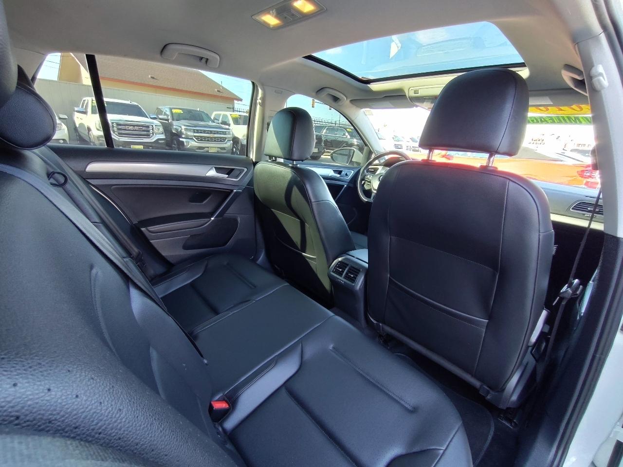 Volkswagen Golf  2016