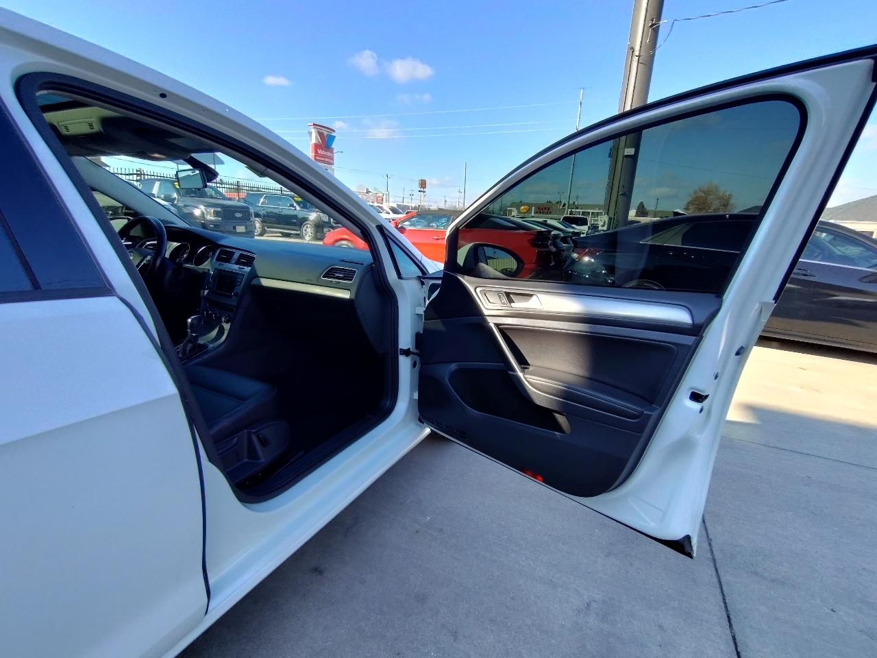 Volkswagen Golf  2016