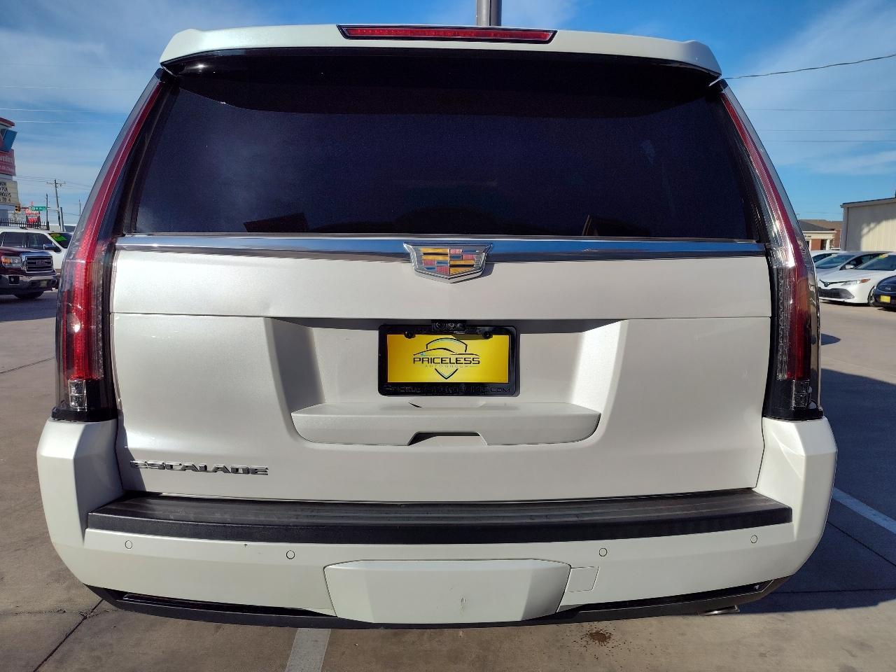 Cadillac Escalade Luxury 4D SUV RWD 2019