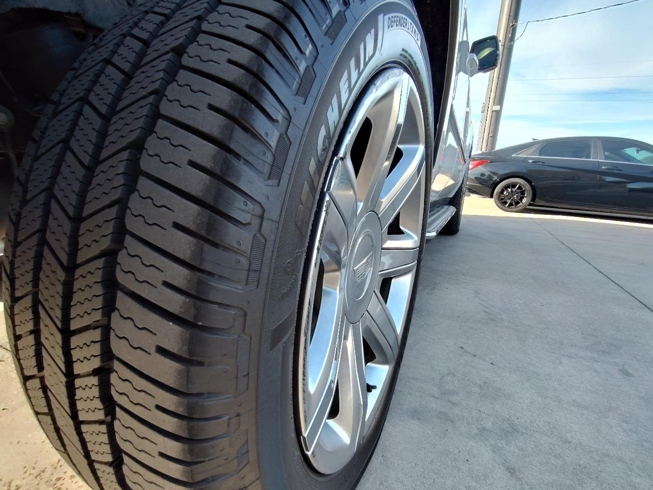 Cadillac Escalade Luxury 4D SUV RWD 2019