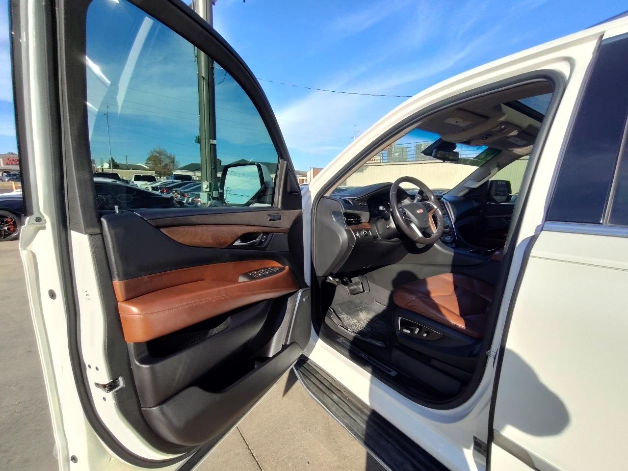 Cadillac Escalade Luxury 4D SUV RWD 2019