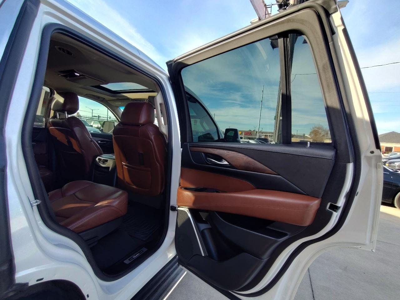 Cadillac Escalade Luxury 4D SUV RWD 2019