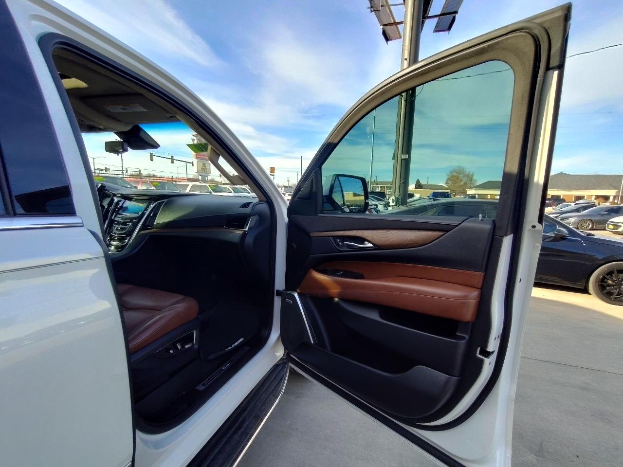 Cadillac Escalade Luxury 4D SUV RWD 2019