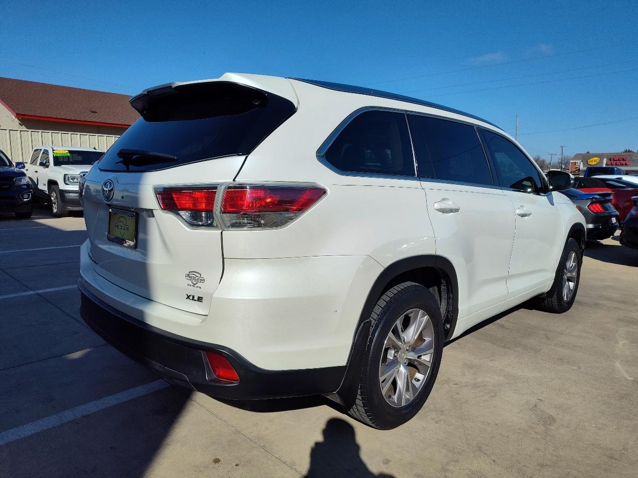 Toyota Highlander XLE FWD V6 2015