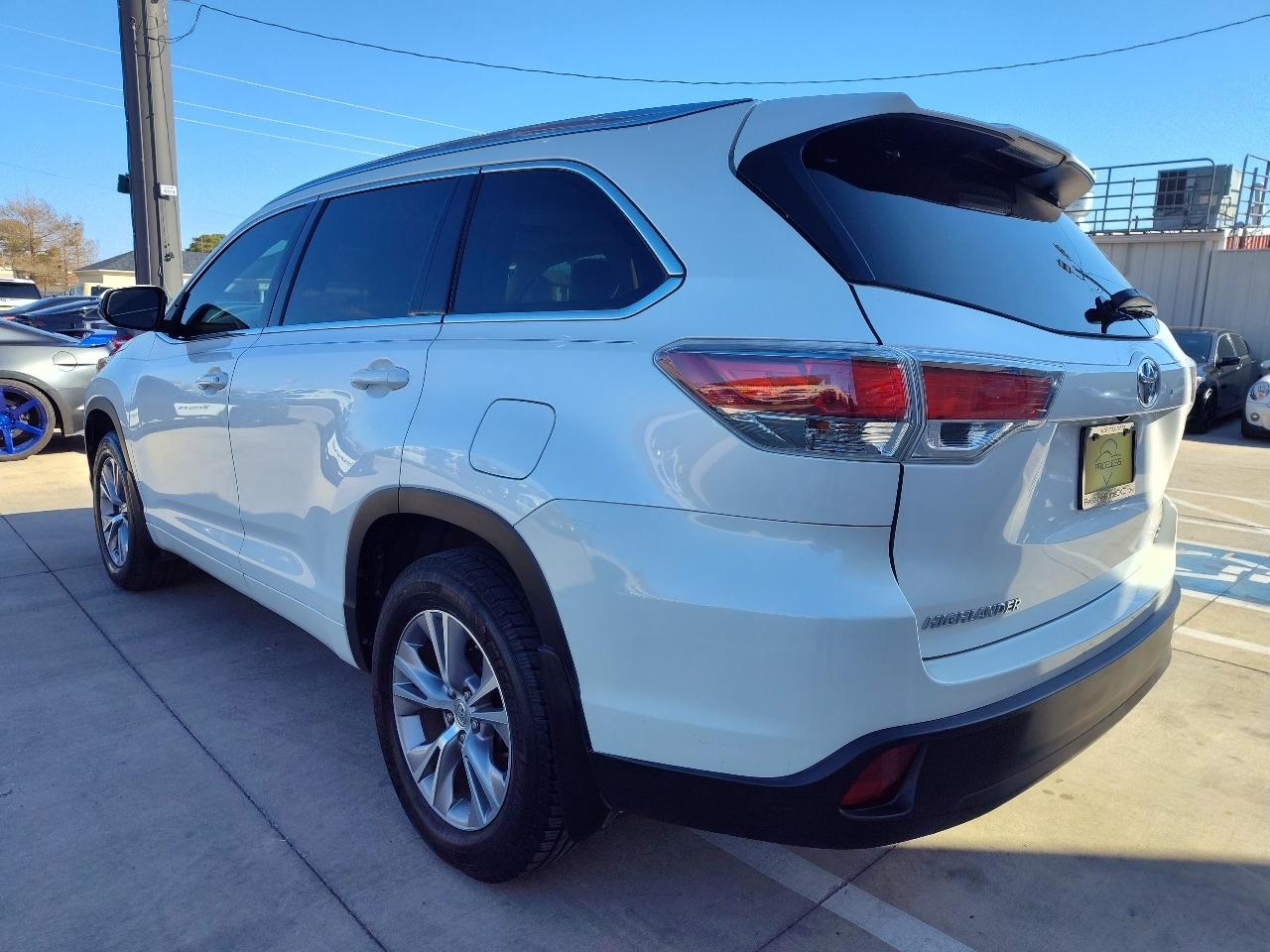 Toyota Highlander XLE FWD V6 2015