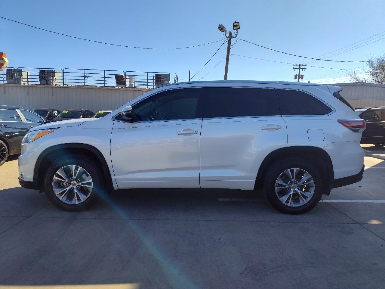 Toyota Highlander XLE FWD V6 2015