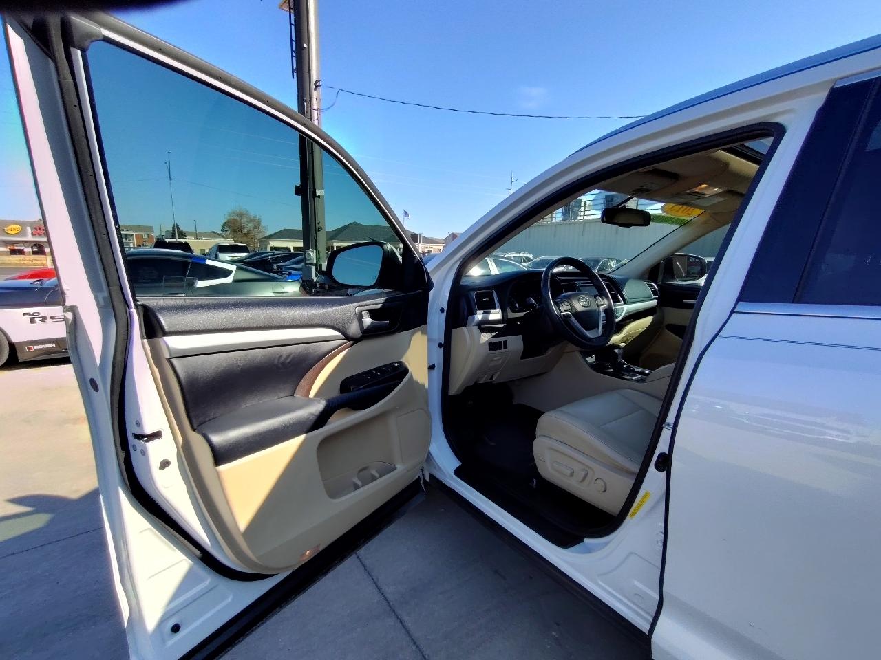 Toyota Highlander XLE FWD V6 2015