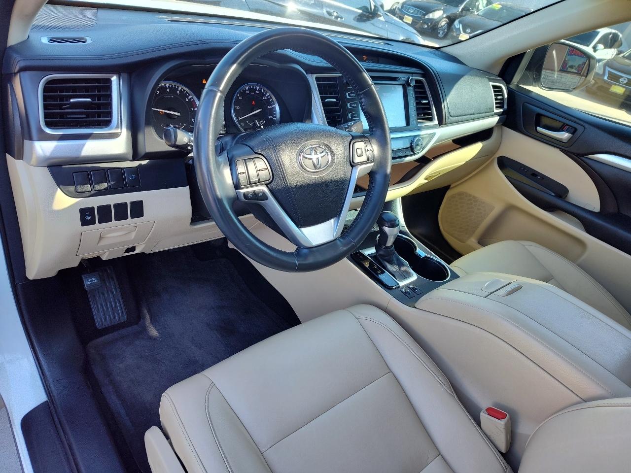 Toyota Highlander XLE FWD V6 2015