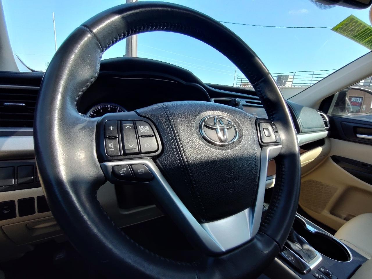 Toyota Highlander XLE FWD V6 2015