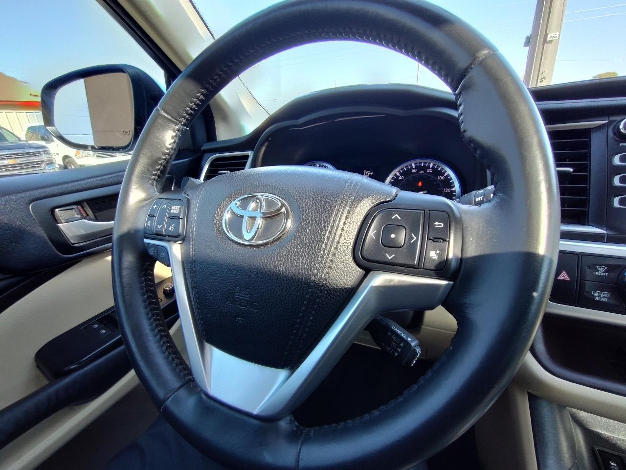 Toyota Highlander XLE FWD V6 2015