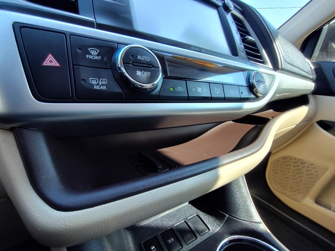 Toyota Highlander XLE FWD V6 2015