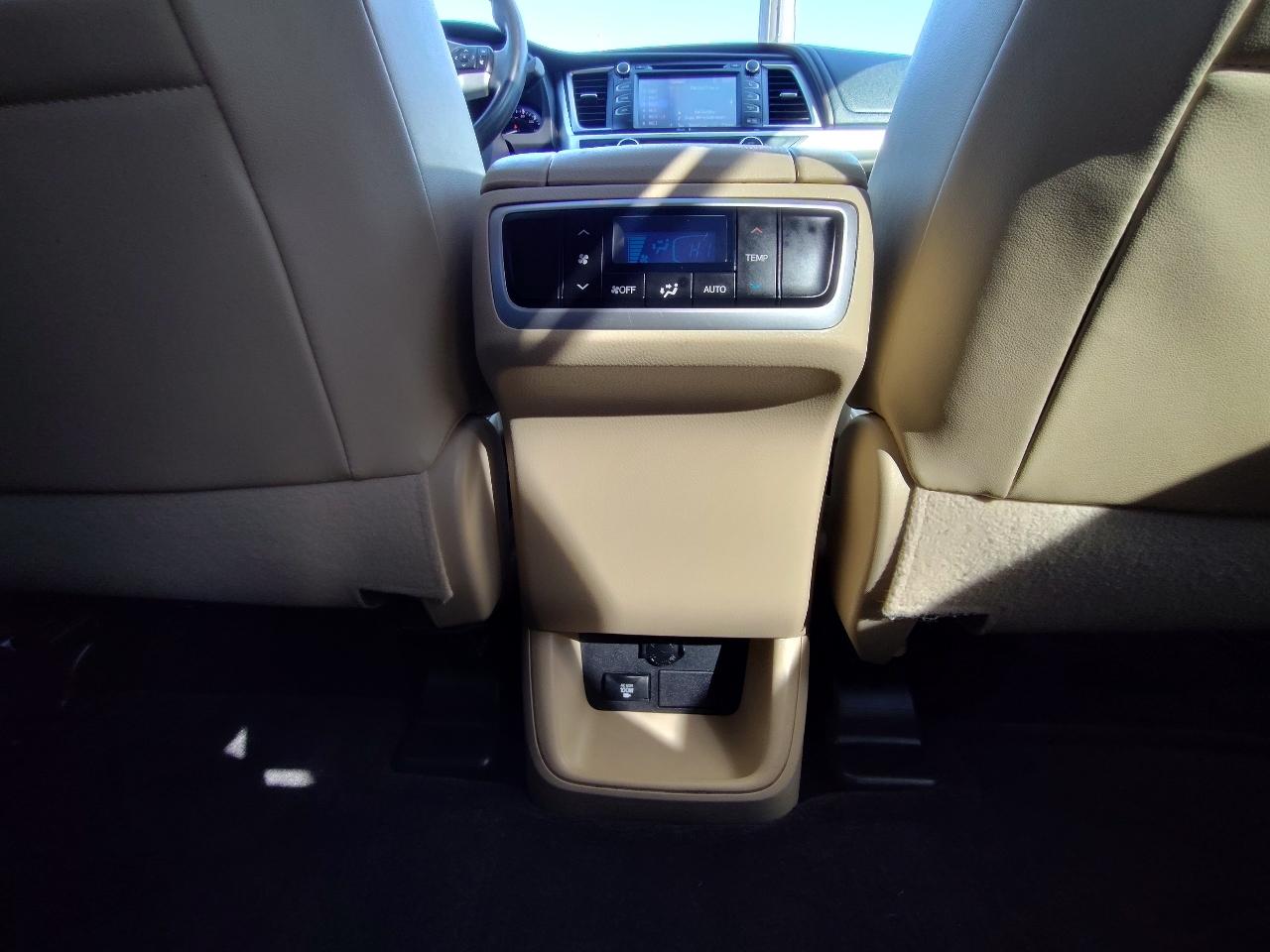 Toyota Highlander XLE FWD V6 2015