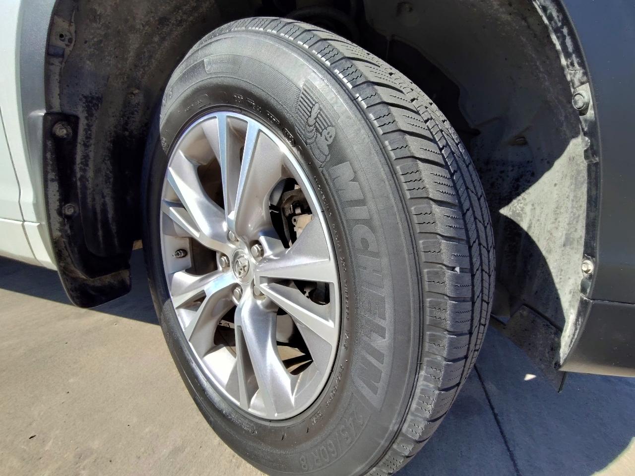 Toyota Highlander XLE FWD V6 2015