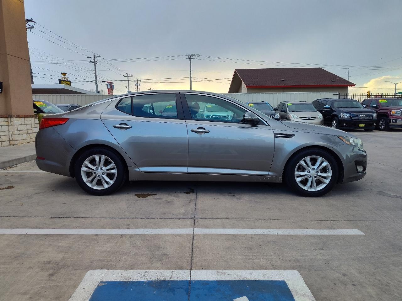 Kia Optima LX 4D Sedan 2013
