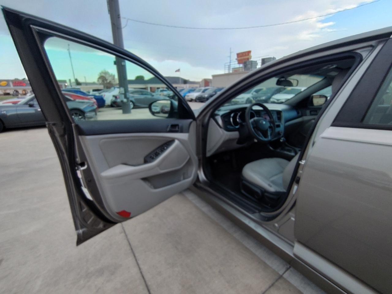 Kia Optima LX 4D Sedan 2013