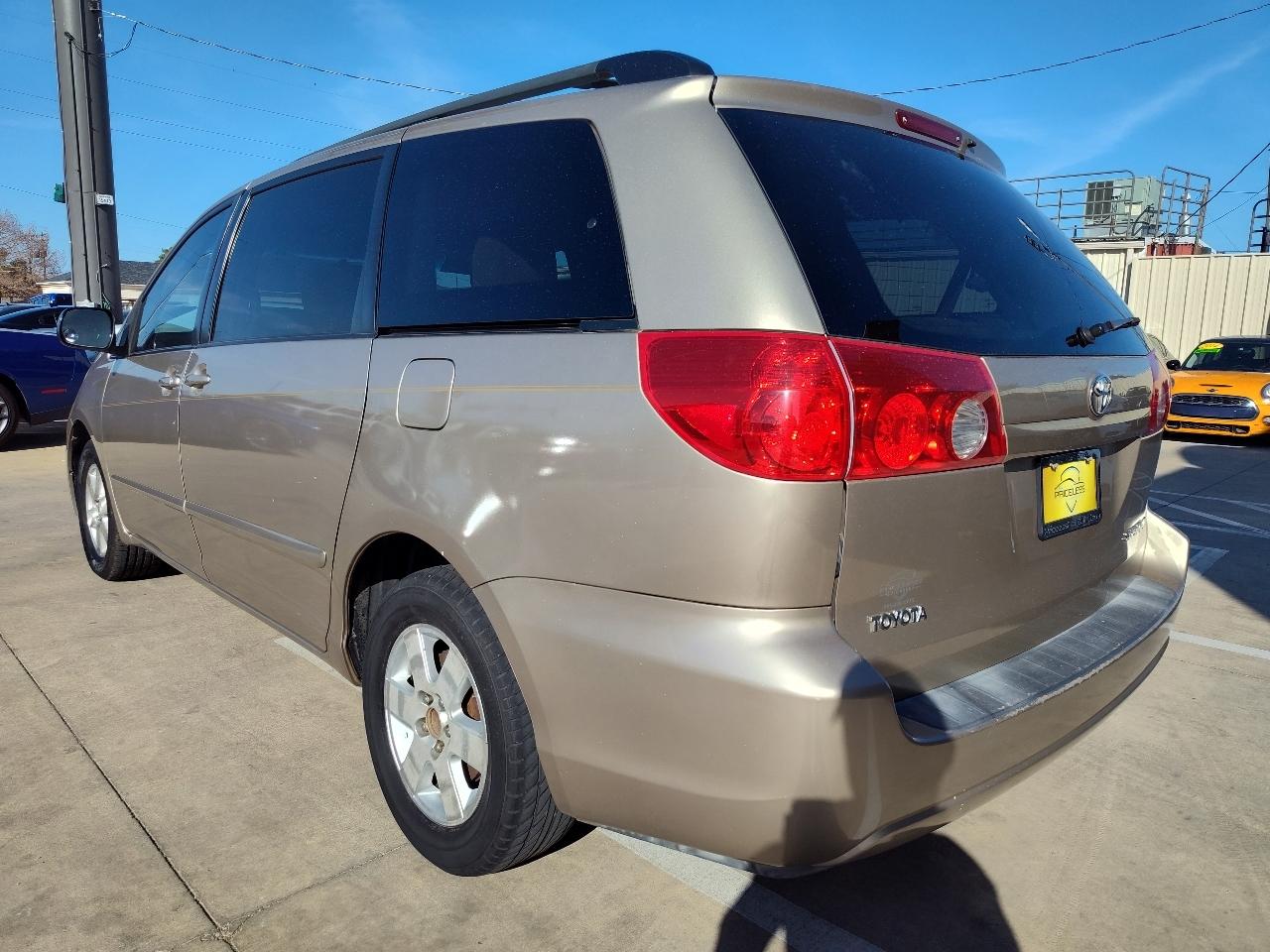 Toyota Sienna LE 7-Passenger 2006