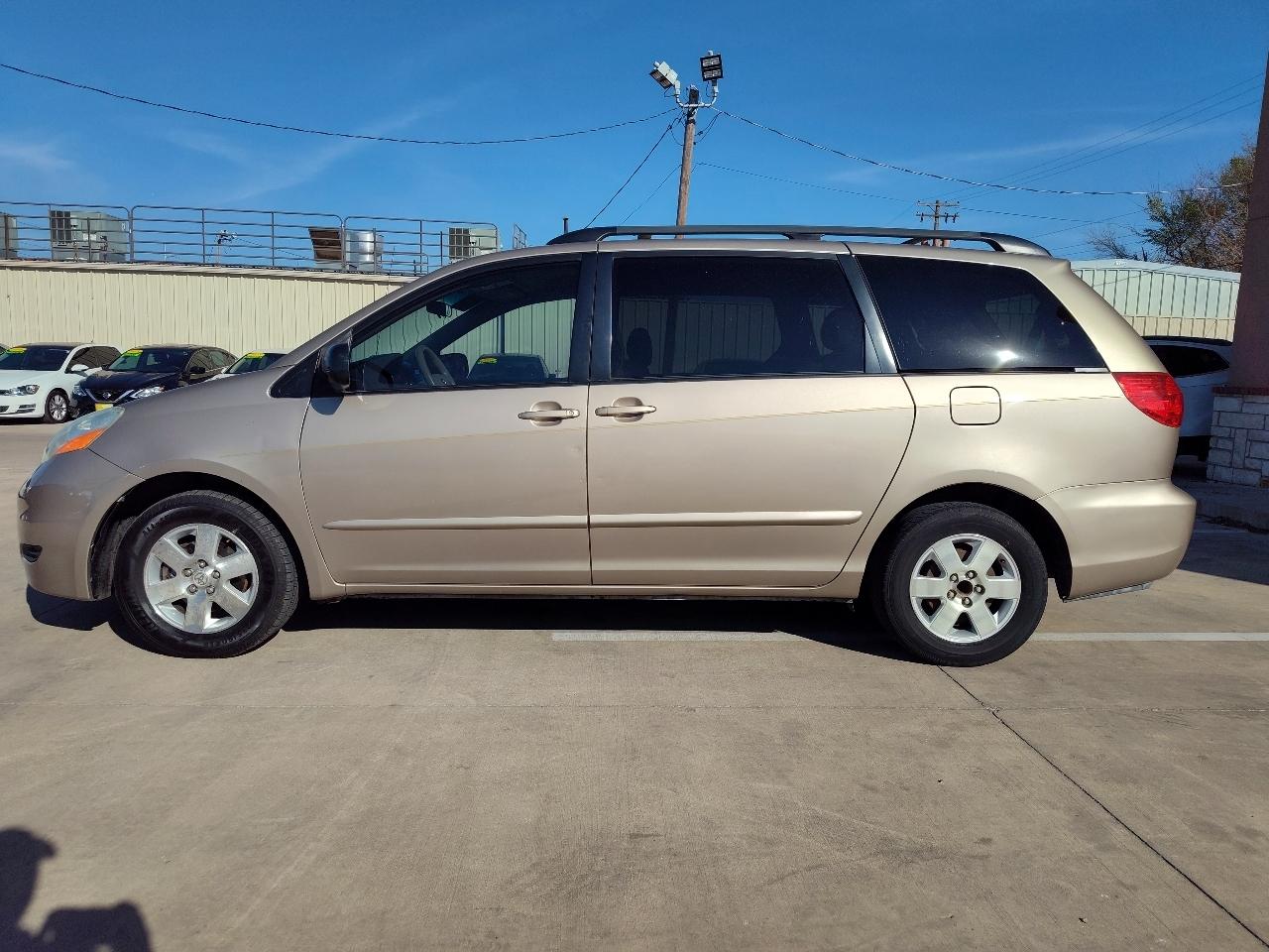Toyota Sienna LE 7-Passenger 2006