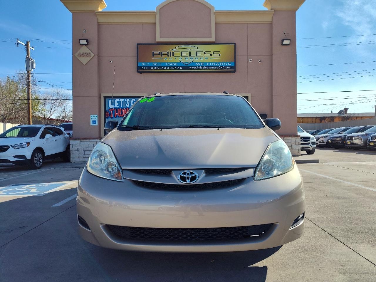 Toyota Sienna LE 7-Passenger 2006