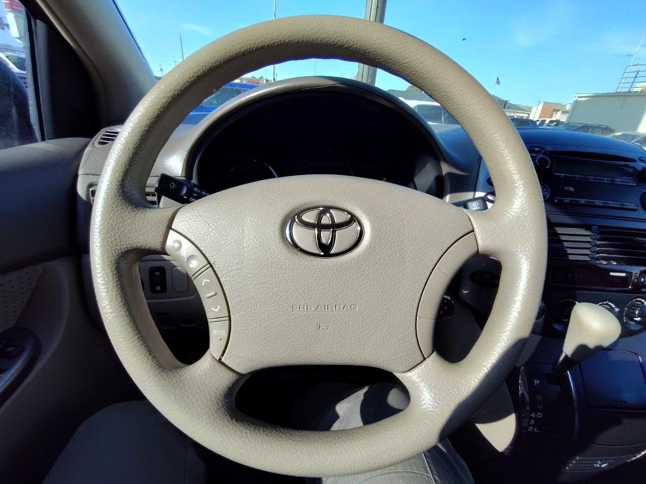 Toyota Sienna LE 7-Passenger 2006