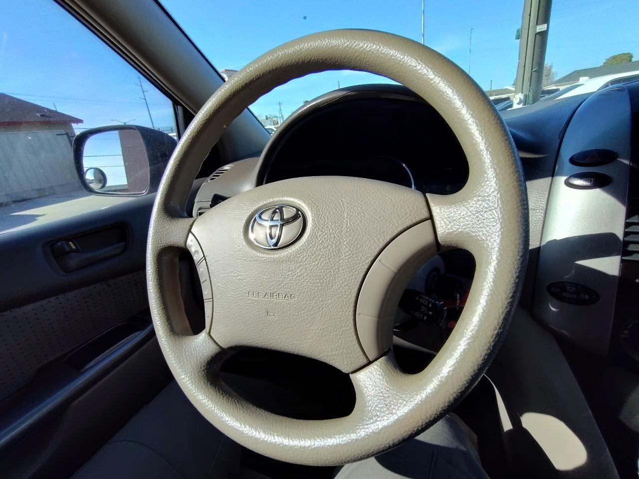 Toyota Sienna LE 7-Passenger 2006