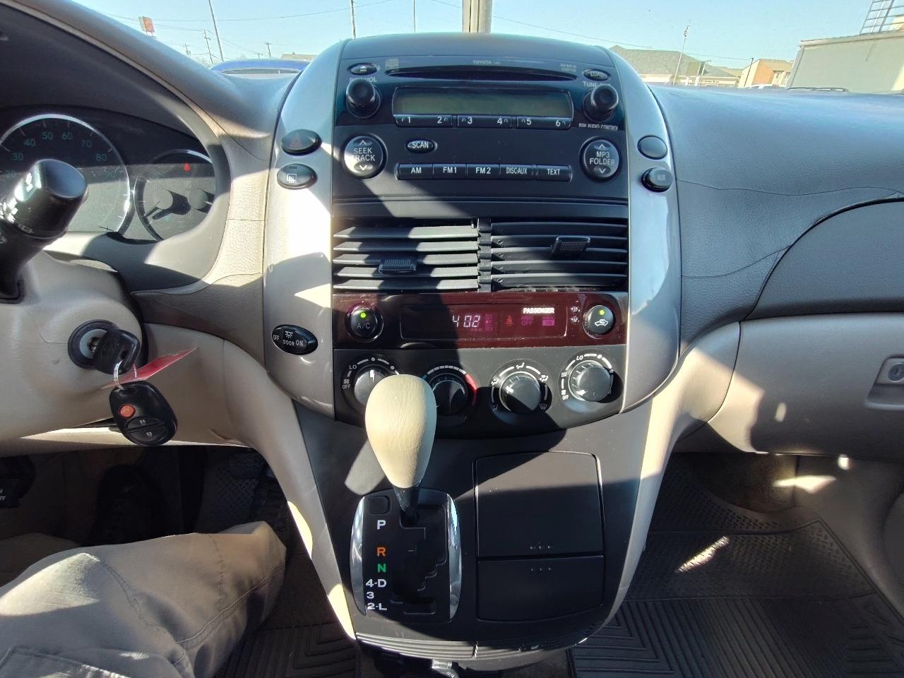 Toyota Sienna LE 7-Passenger 2006