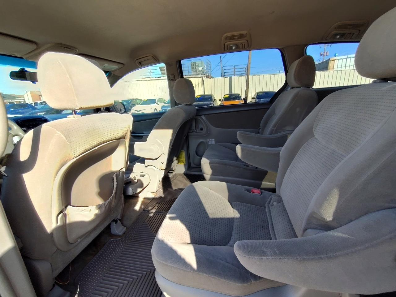 Toyota Sienna LE 7-Passenger 2006