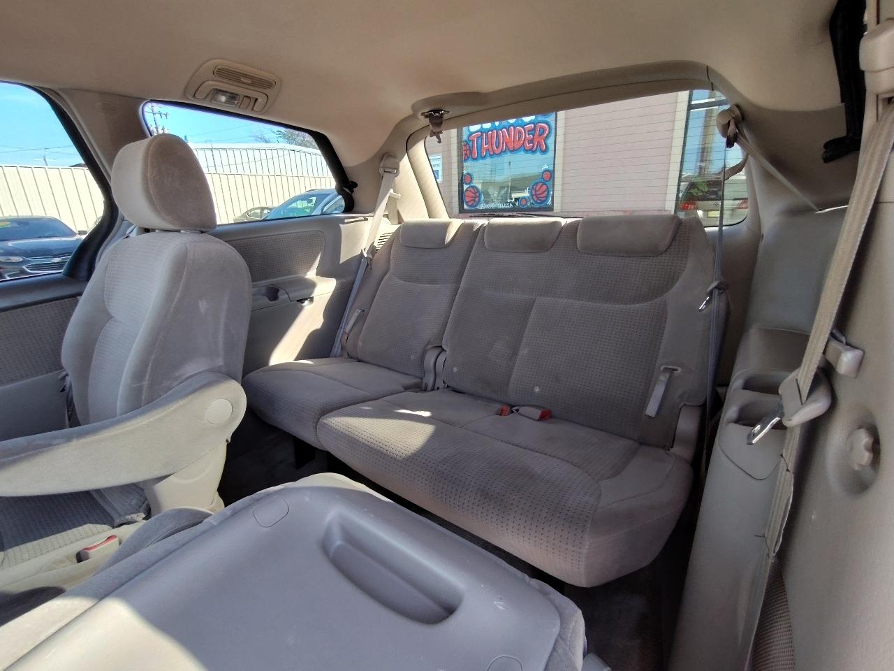 Toyota Sienna LE 7-Passenger 2006