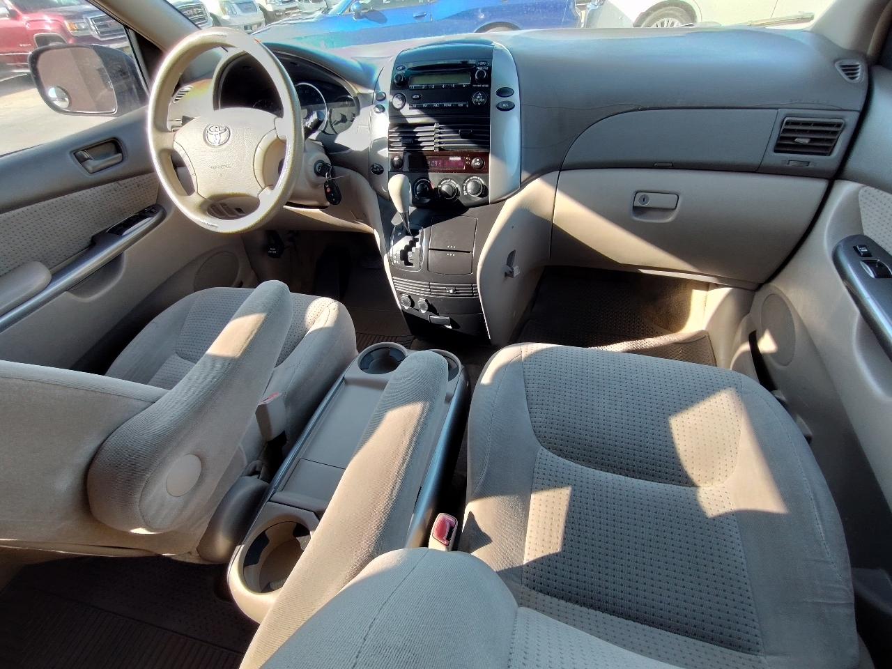 Toyota Sienna LE 7-Passenger 2006