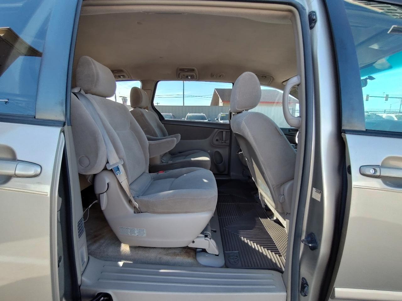 Toyota Sienna LE 7-Passenger 2006