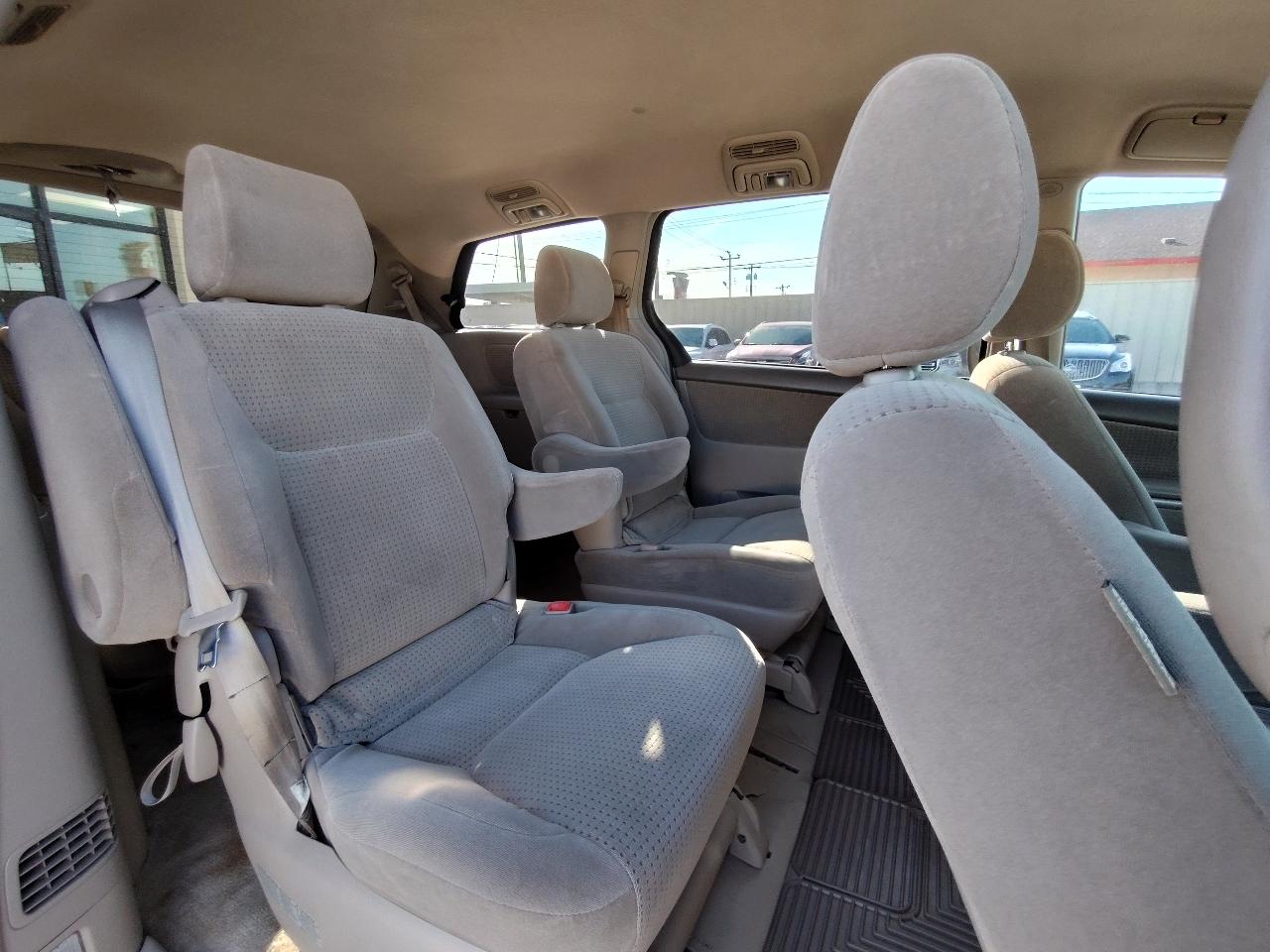 Toyota Sienna LE 7-Passenger 2006