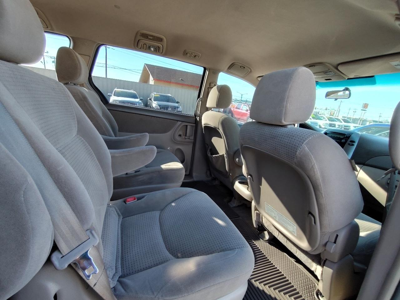 Toyota Sienna LE 7-Passenger 2006